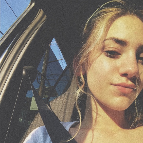 Meet your Posher, Julia - Picture 2 of 3